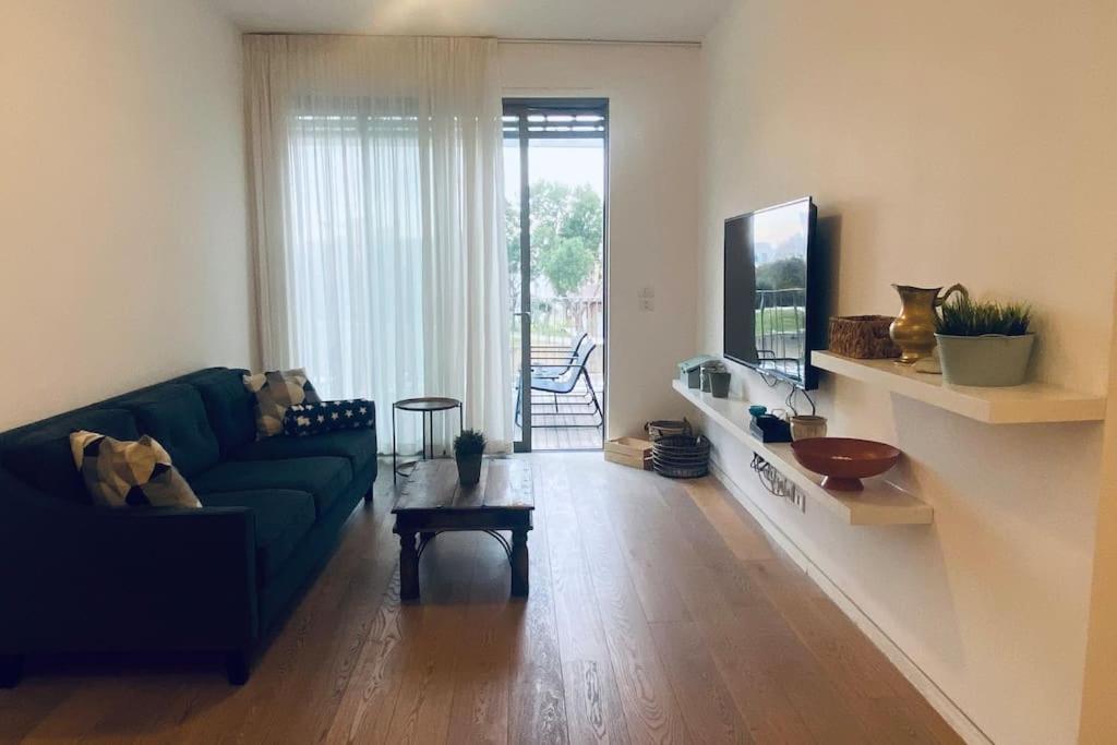 Laura Compound- Authentic 1 Bedroom Charming & Specious Tel Awiw Zewnętrze zdjęcie