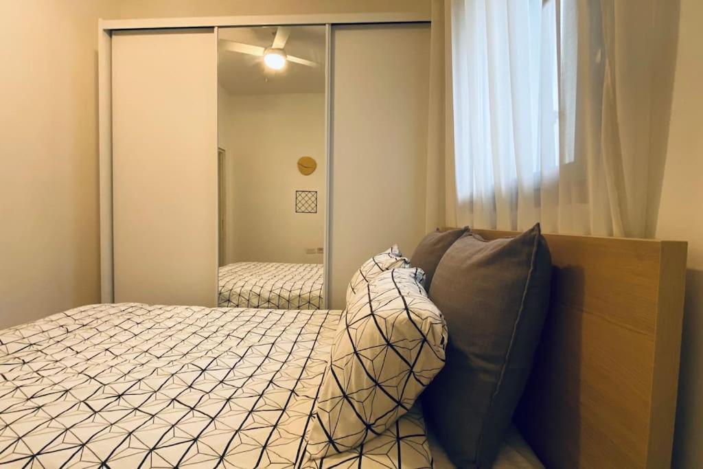 Laura Compound- Authentic 1 Bedroom Charming & Specious Tel Awiw Zewnętrze zdjęcie